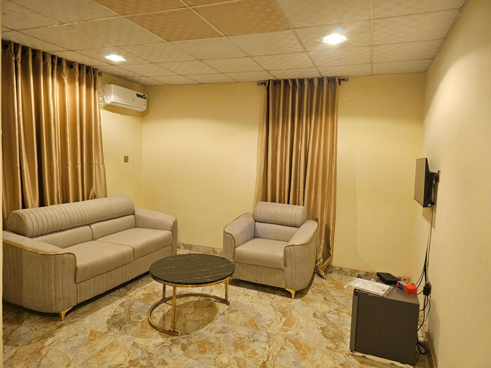 Bmh Hotel & Suites Ibadan Esterno foto