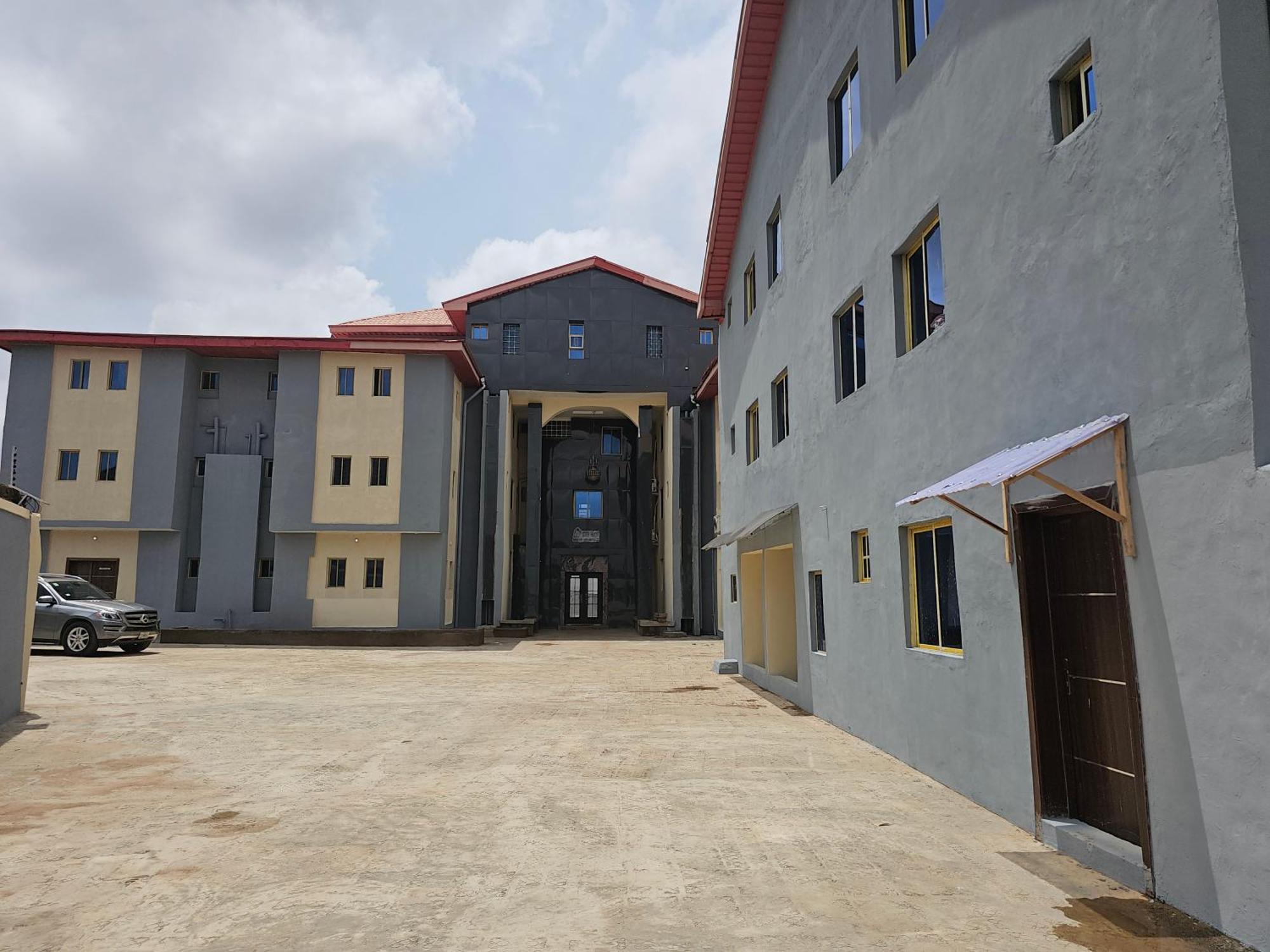 Bmh Hotel & Suites Ibadan Esterno foto