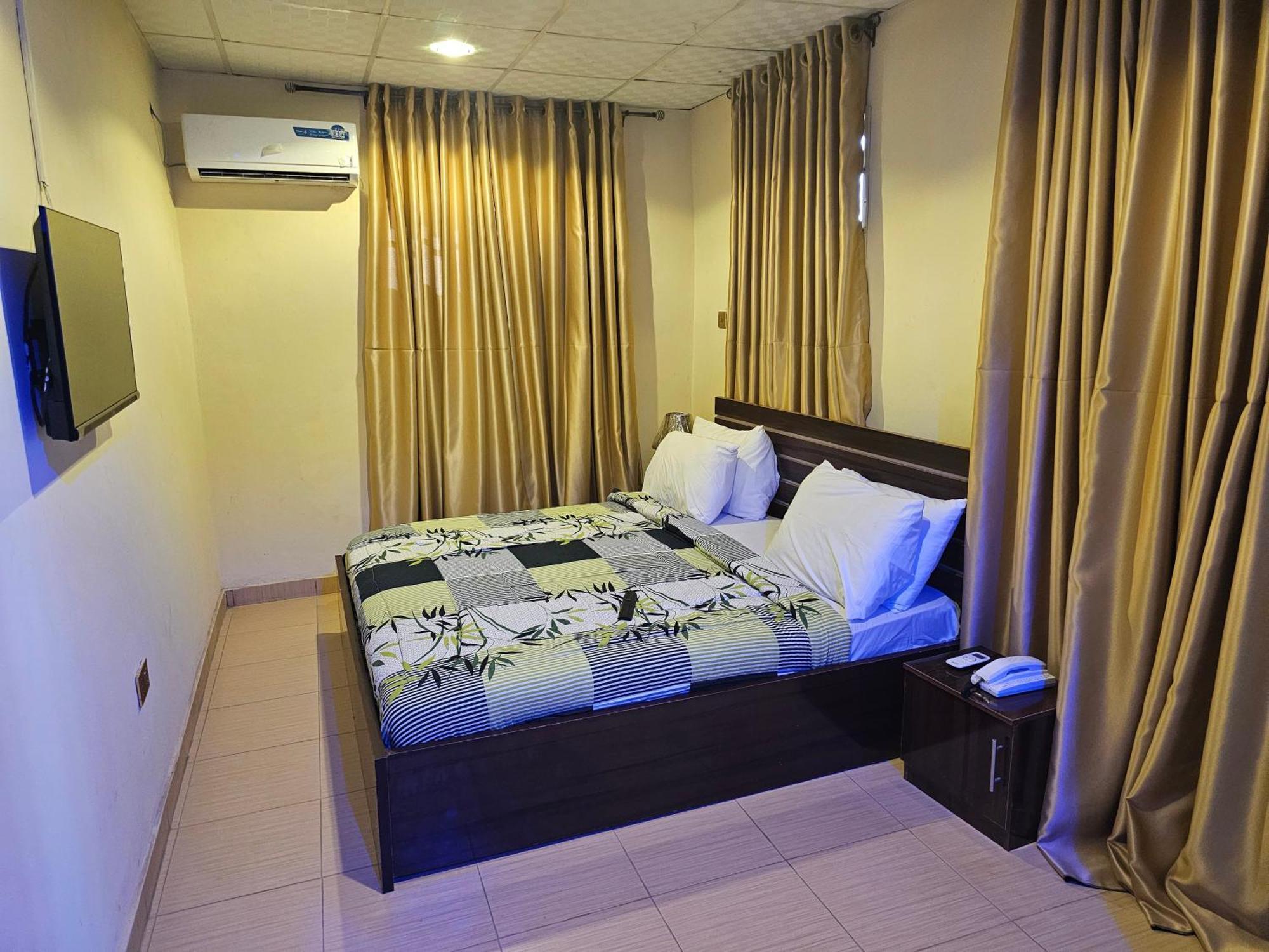 Bmh Hotel & Suites Ibadan Esterno foto