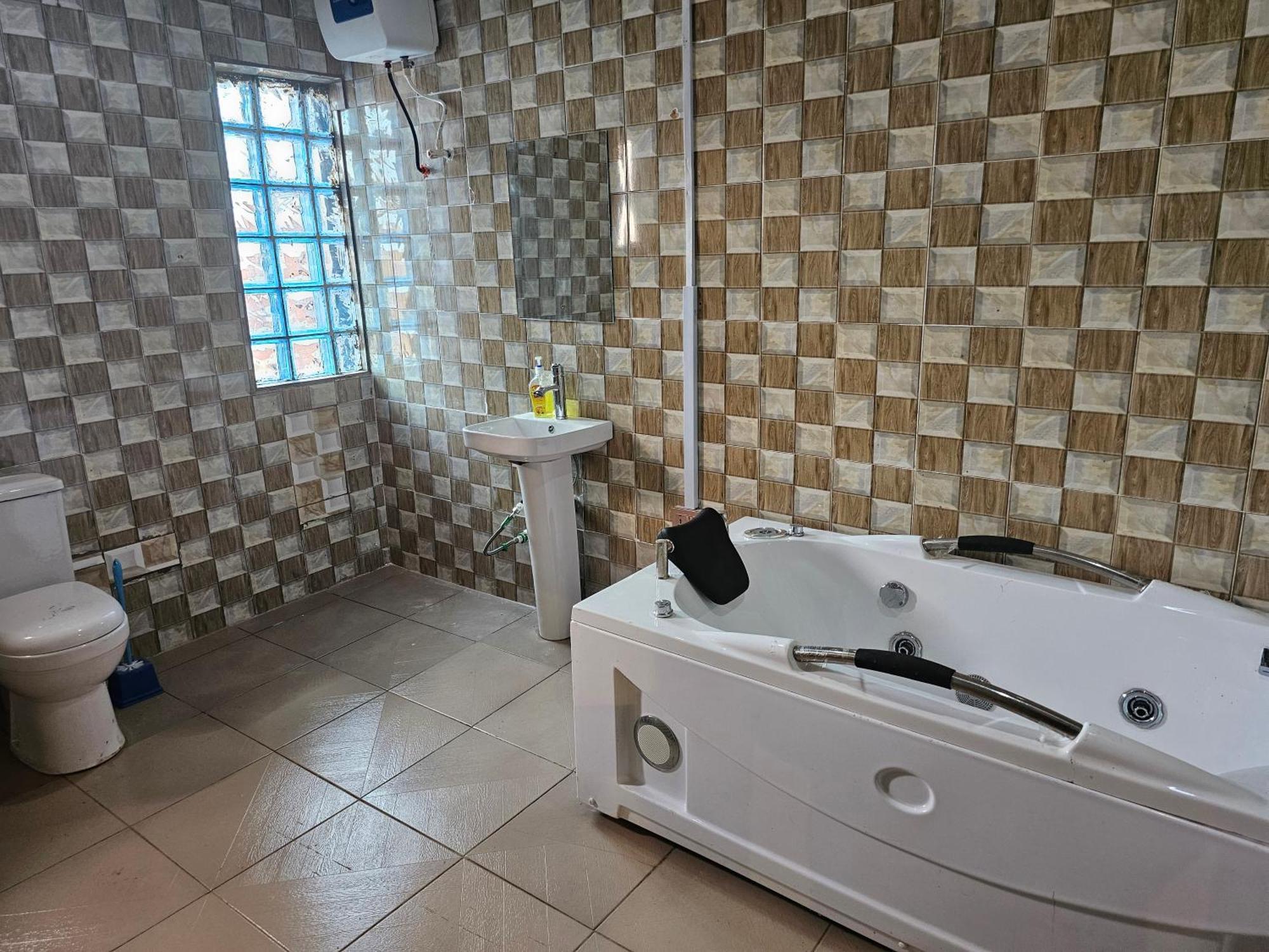 Bmh Hotel & Suites Ibadan Esterno foto